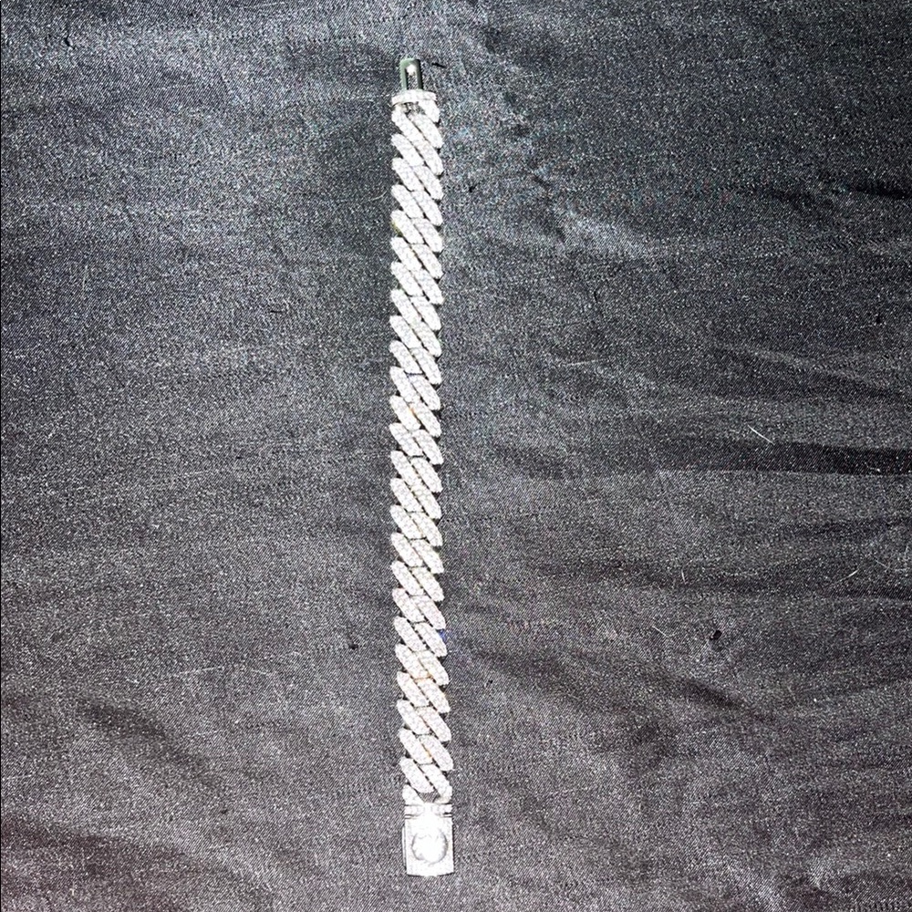 Men’s iced out Cuban link bracelet